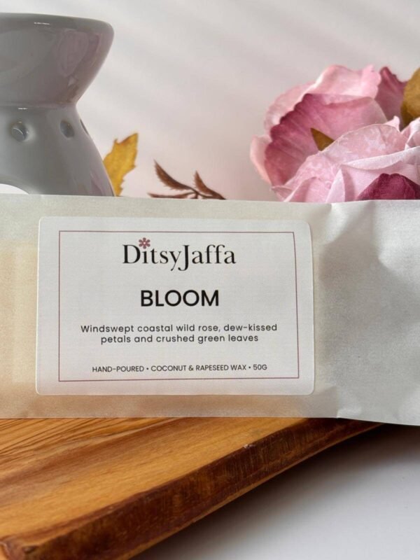 Close up of DitsyJaffa Bloom hand-poured wax melt focusing on label