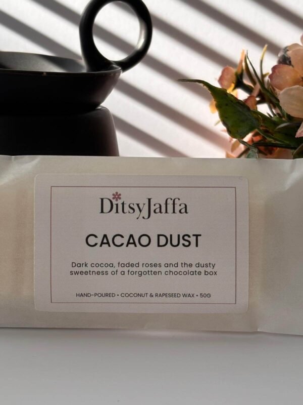 Close up of DitsyJaffa Cacao Dust hand-poured wax melt focusing on label