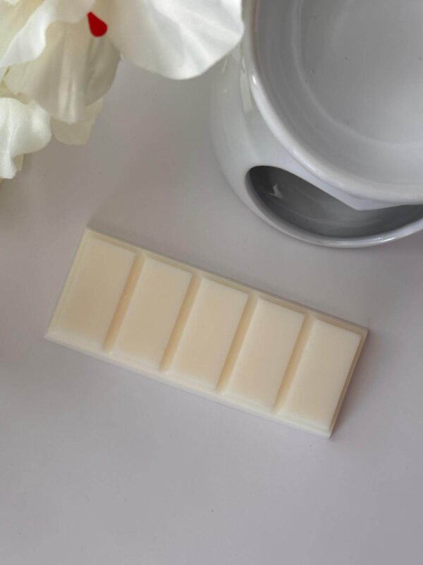 Flat lay top view of a DitsyJaffa Moonflower wax melt snap bar