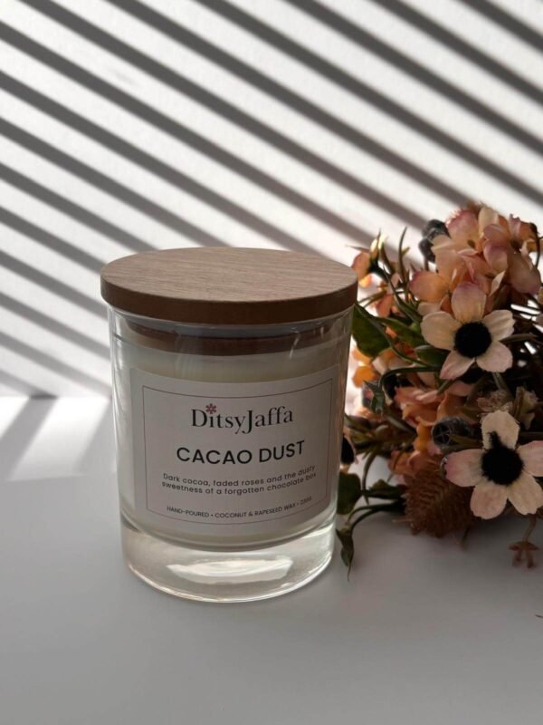 ditsyjaffa-cacao-dust-hand-poured-candle.jpg DitsyJaffa Cacao Dust hand-poured candle in a glass jar with a wooden lid