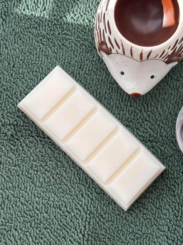 Flat lay top view of a DitsyJaffa Bramble wax melt snap bar